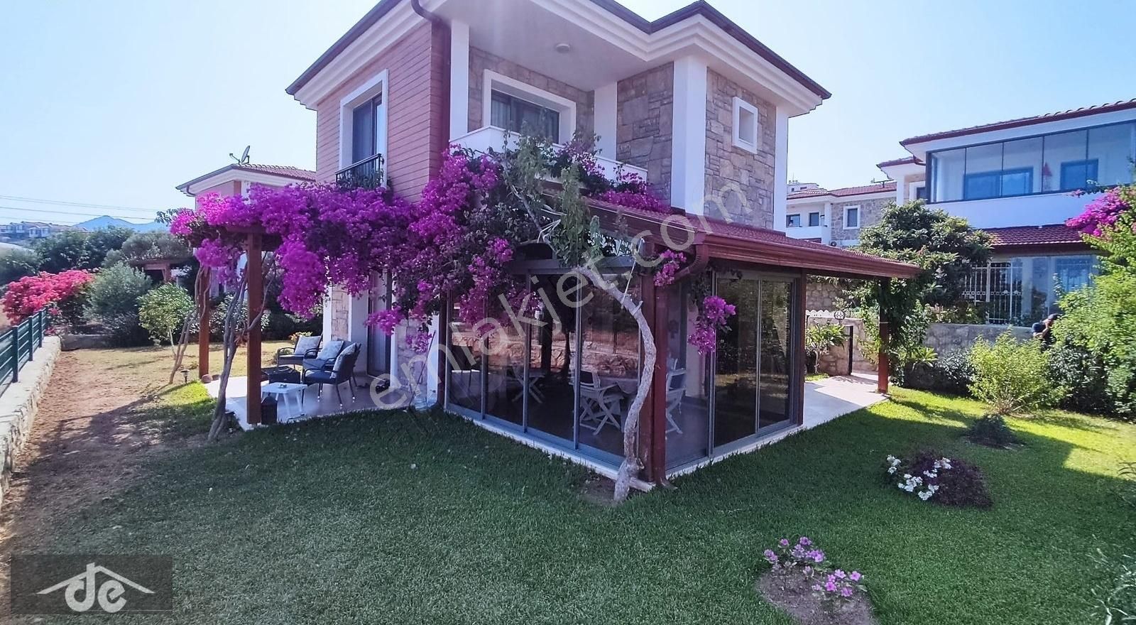 Datça İskele Satılık Villa Merkezde Plaja 560 metre uzaklıkta Deniz manzaralı villa