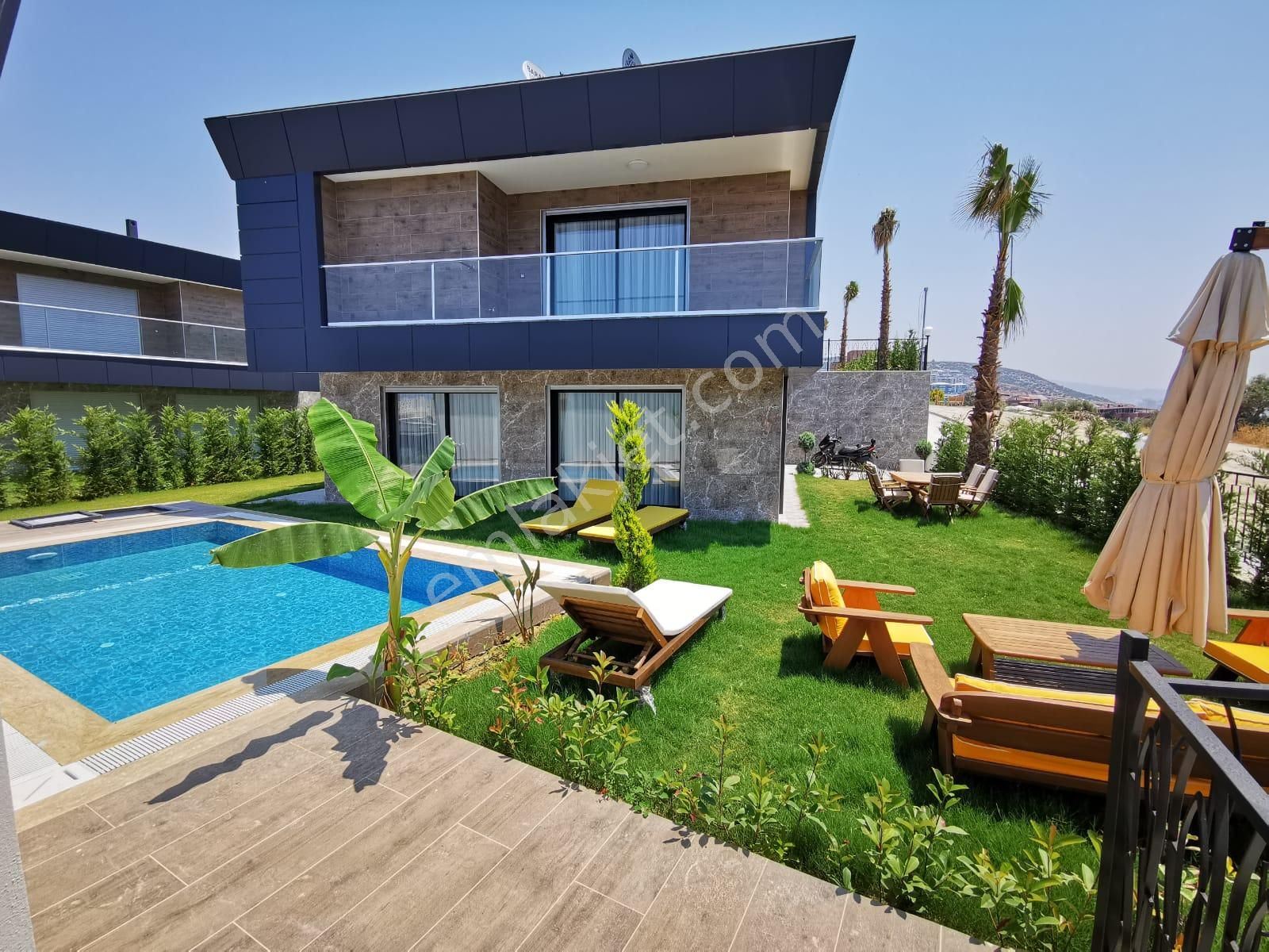 Kuşadası Kadınlar Denizi Satılık Villa  SAHİLE 900 M-MANZARA-ÖZEL HAVUZ/OTOPARK-300 M2-GÜVENLİK-BAHÇE-LÜX-MÜSTAKİL