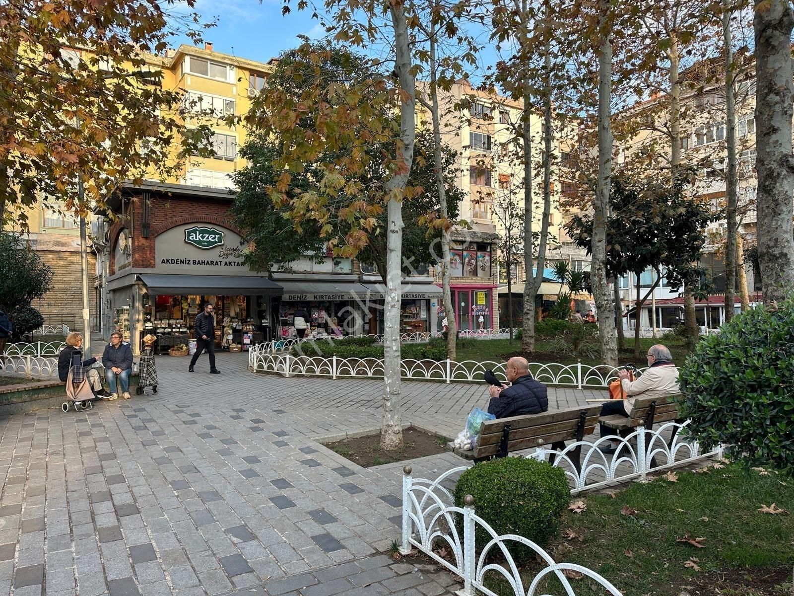 Atatürk Parkına Cepheli Ön Kullanımlı Köşe Dükkan