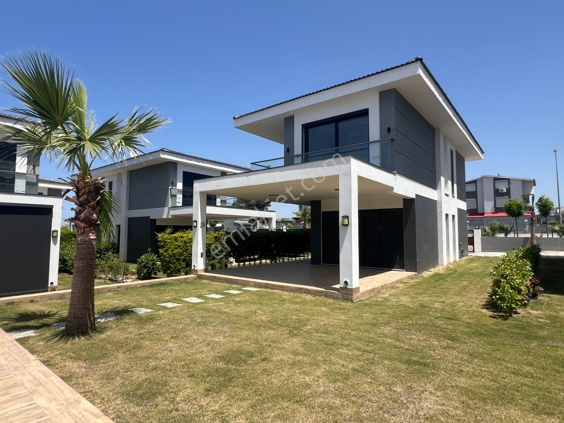 Kuşadası, Güzelçamlı,sahile Yakın,tek Müstakil,satılık,villalar