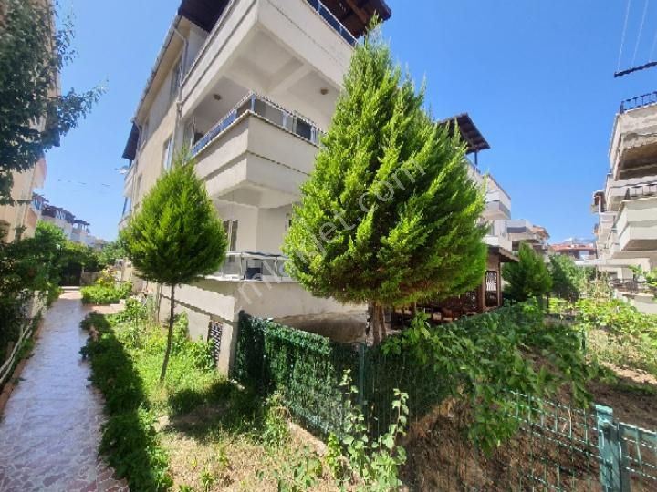 Edremit Akçay Satılık Villa Kale Gayrimenkul'den Akçay Merkezde 3 Katlı Trıbleks Villa Çok Acil Satışta