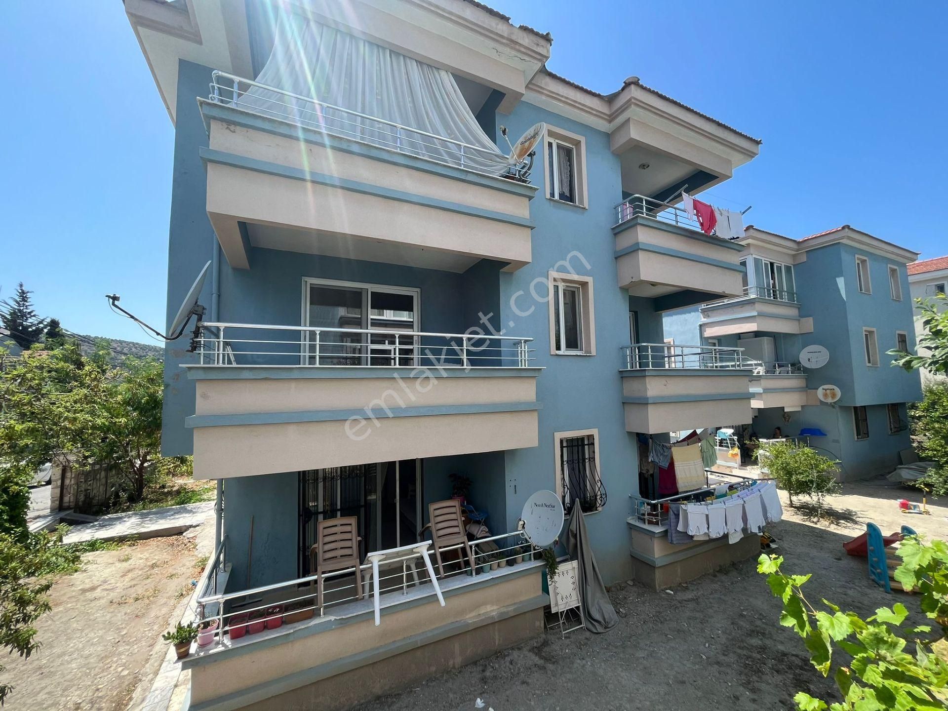 Çeşme Musalla Satılık Daire  ÇEŞME MERKEZ MARİNAYA YAKIN ARAKAT 2+1 BALKONLU DAİRE