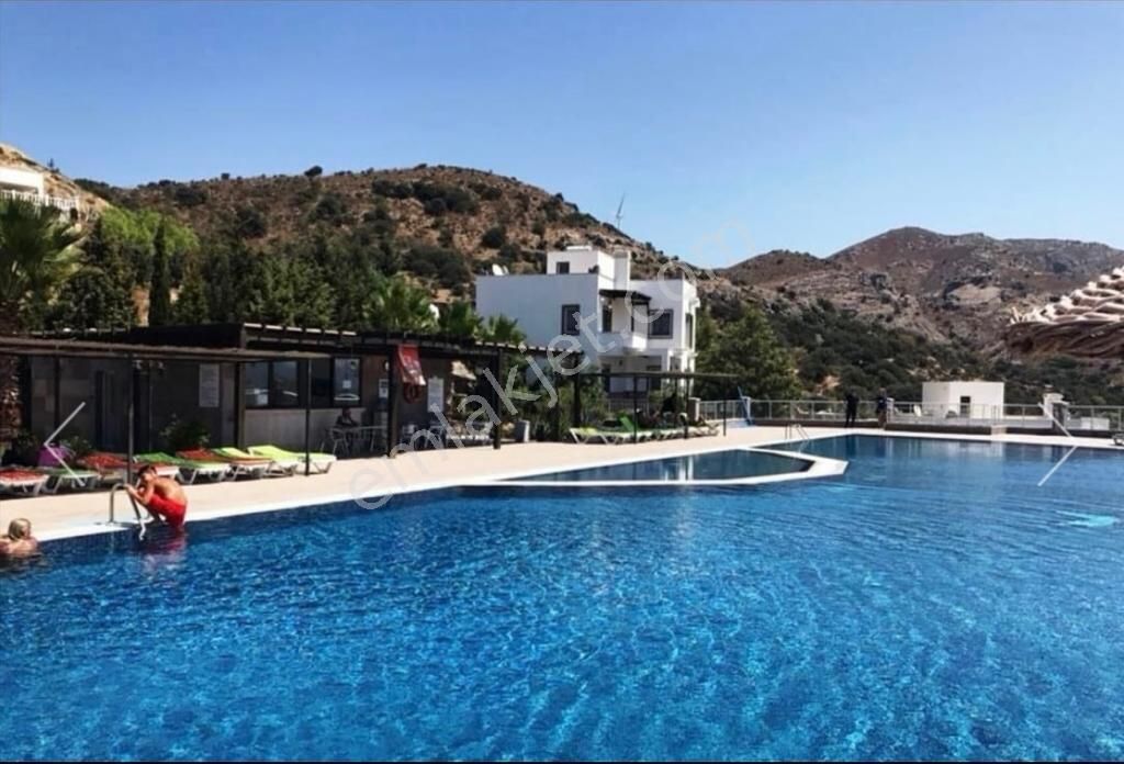 Bodrum Gümüşlük Sosyal Tesisli Sitede Bakımlı Düz Ayak Bahçekatı - Görsel 12