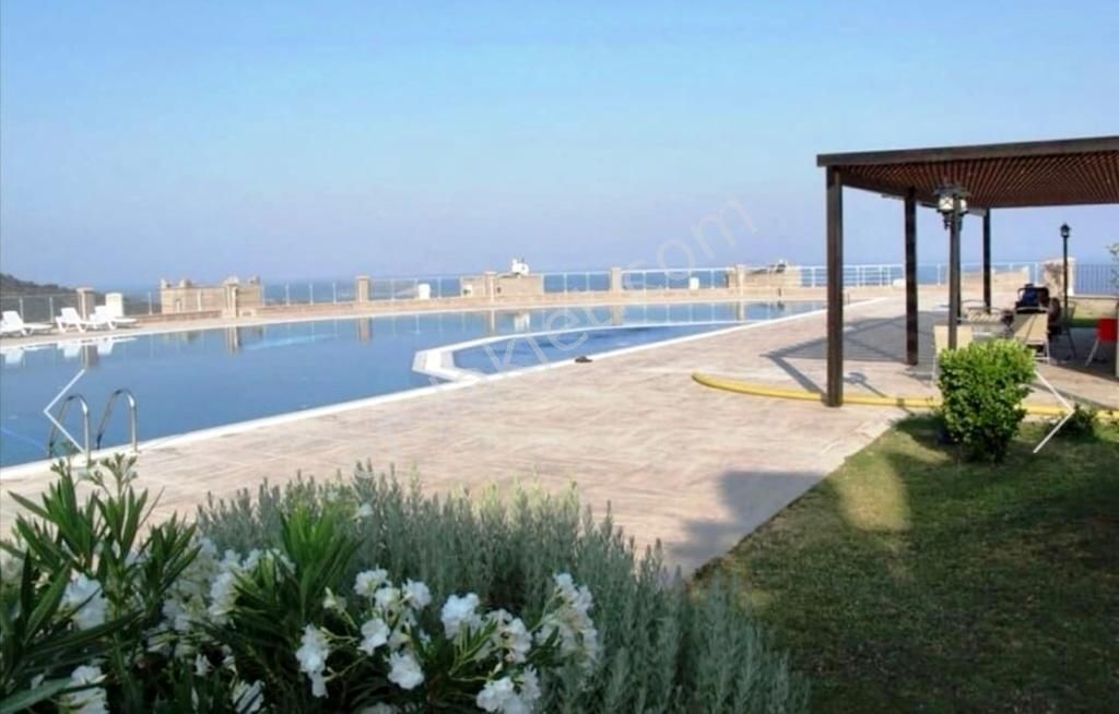 Bodrum Gümüşlük Sosyal Tesisli Sitede Bakımlı Düz Ayak Bahçekatı - Görsel 9