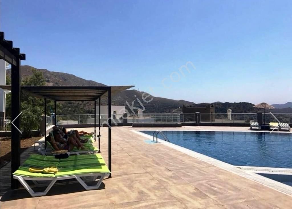 Bodrum Gümüşlük Sosyal Tesisli Sitede Bakımlı Düz Ayak Bahçekatı - Görsel 8