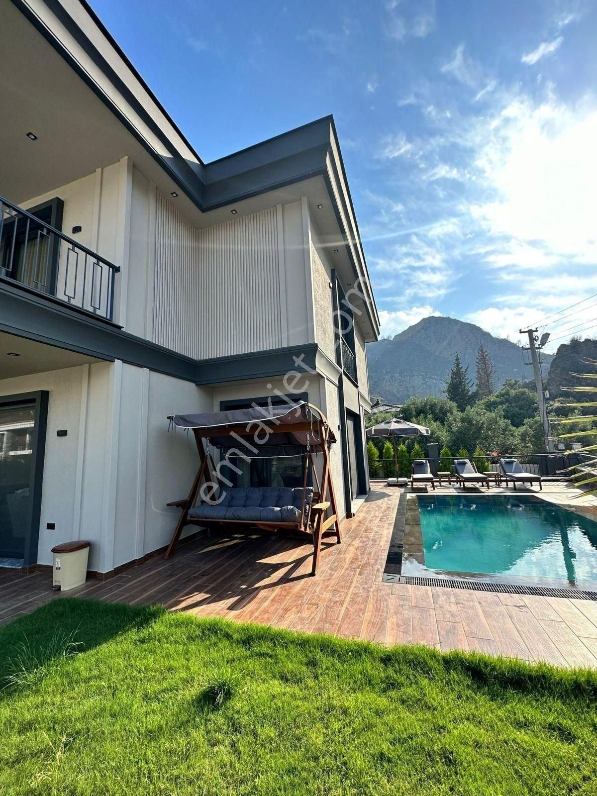 Marmaris İçmelerde Havuzlu Eşyalı Sıfır Ultra Lüks Villa