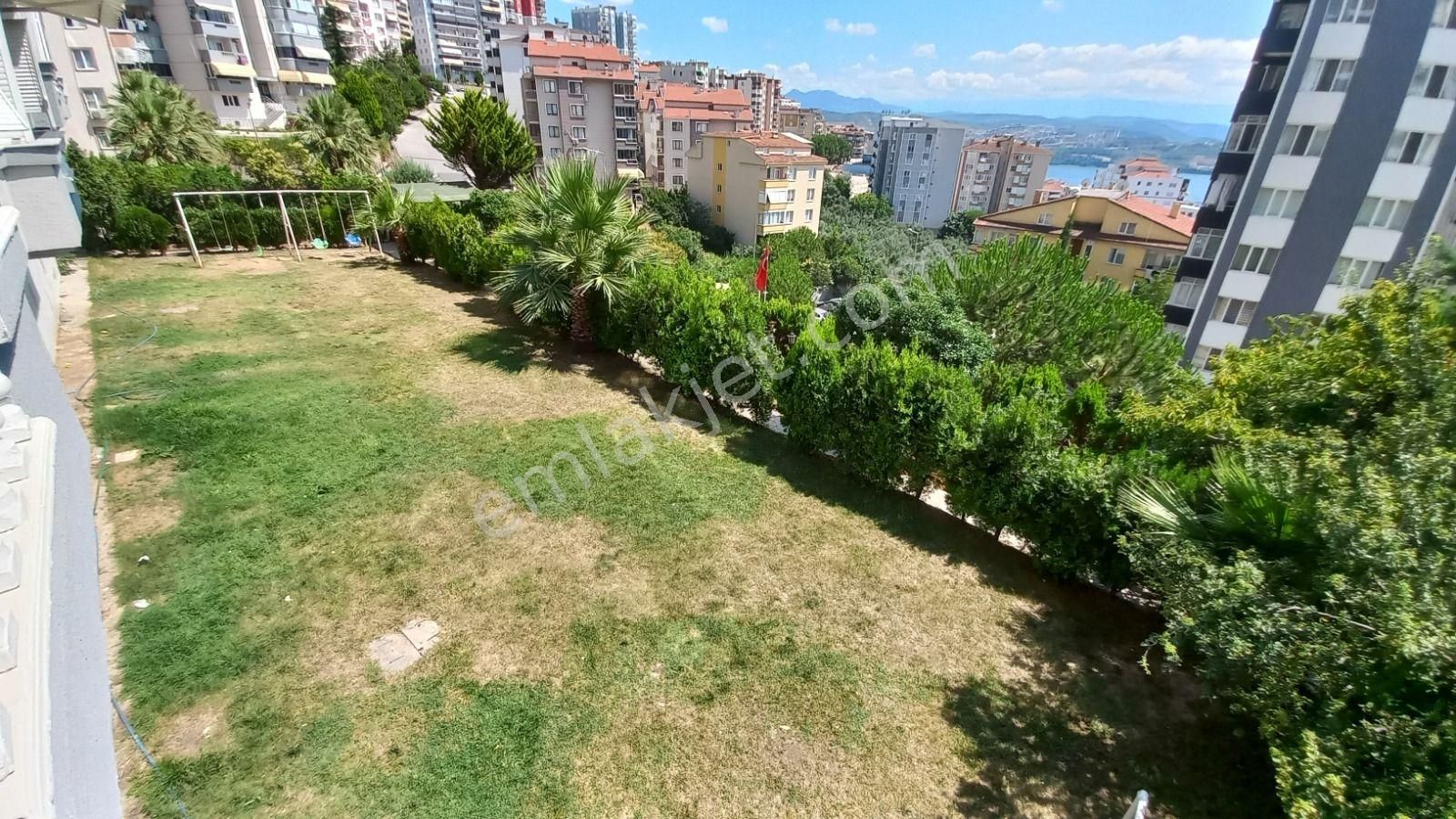 Gemlik Cumhuriyet Kiralık Daire Gemlik Cumhuriyet Mah.de Caddeye, Okula, S.ocağına Yakın 3+1 Kiralık Daire