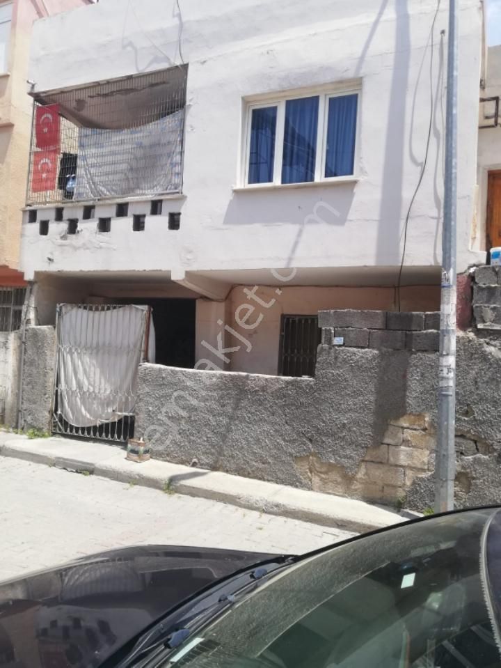 Tarsus Mithatpaşa Satılık Daire iki katlı müstakil Mithatpaşa Mahallesi 170 metre arsa içinde 120 metre net 2 kat her iki kat 2+1