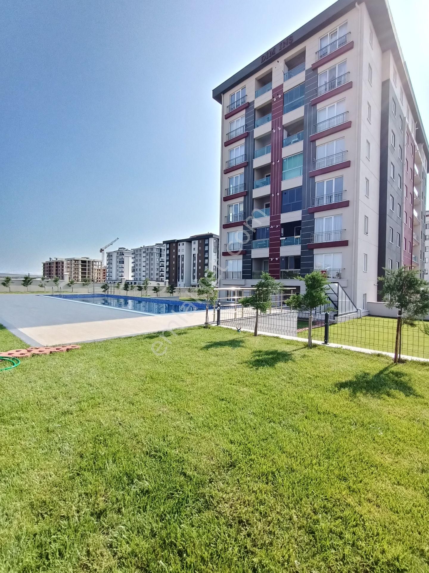 Silivri Yeni Satılık Daire  Silivri Yenimahallede Kapalı Otoparklı Havuzlu 2+1 Sıfır Daire