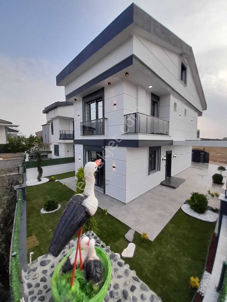 Didim Efeler Satılık Villa Aydın Didim Efeler Mah. 240 M2 Arsa İçinde 4+1 Ayrı Mutfaklı Akıllı Sistemli Villamız Satılıktır