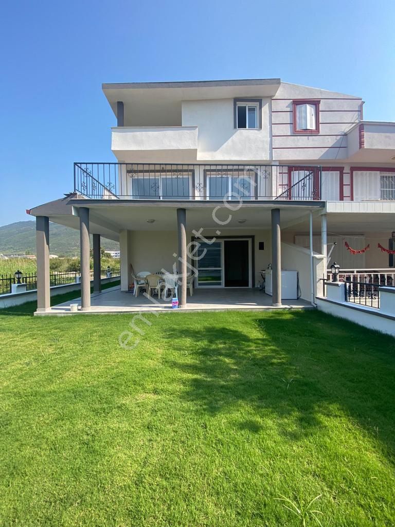 Kuşadası Güzelçamlı Satılık Villa GUZELCAMLI DENIZE SIFIR MESAFEDE MASRAFSIZ VILLA