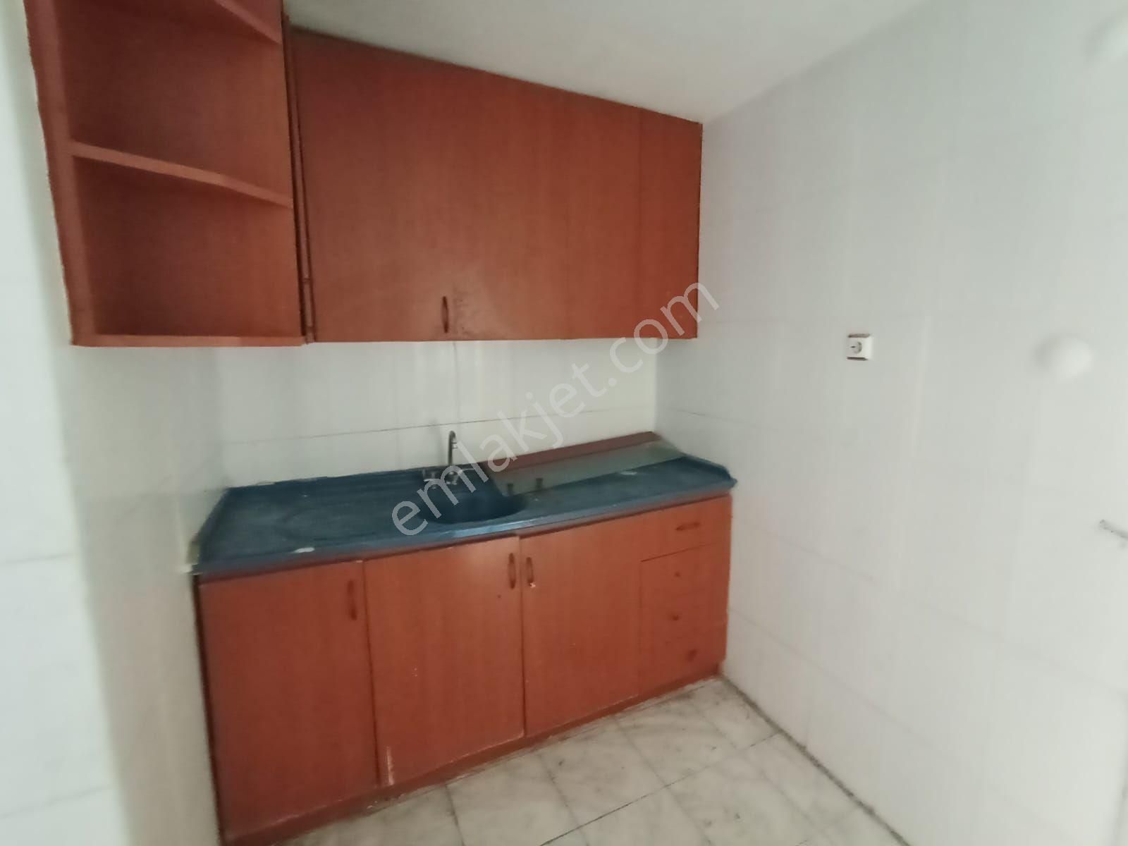 Mühendis Emlak'tan Aşık Veysel Mah. Emekli Yada Bekar Erkeğe 2+1 100 M2 2.kat Daire Kiralıktır.