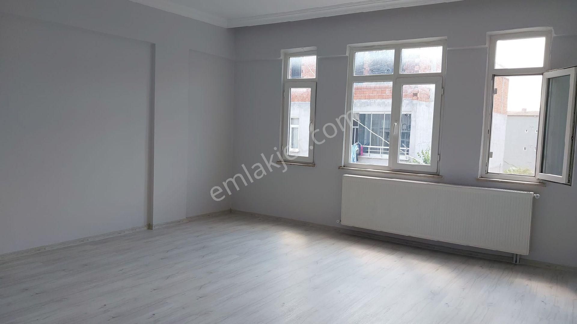 Bafra Alparslan Kiralık Daire Alparslan Mah - 3+1 - Doğalgazlı - Çift Balkonlu