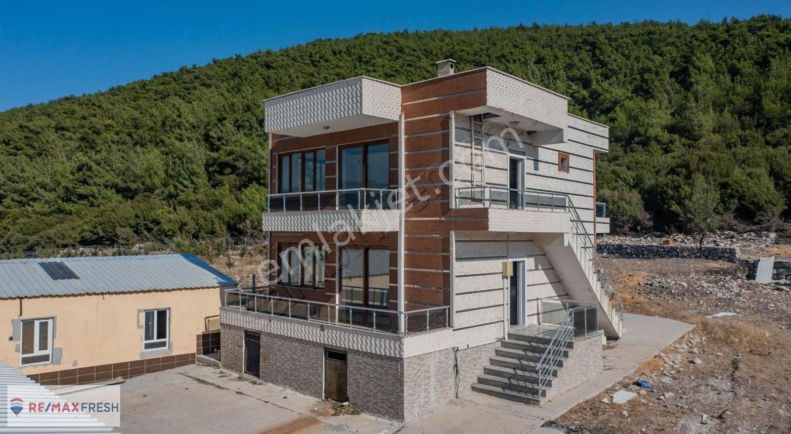 https://imaj.emlakjet.com/listing/13635717/9FE5C9A4846CE630E28AF78BD2DD974F13635717.jpg