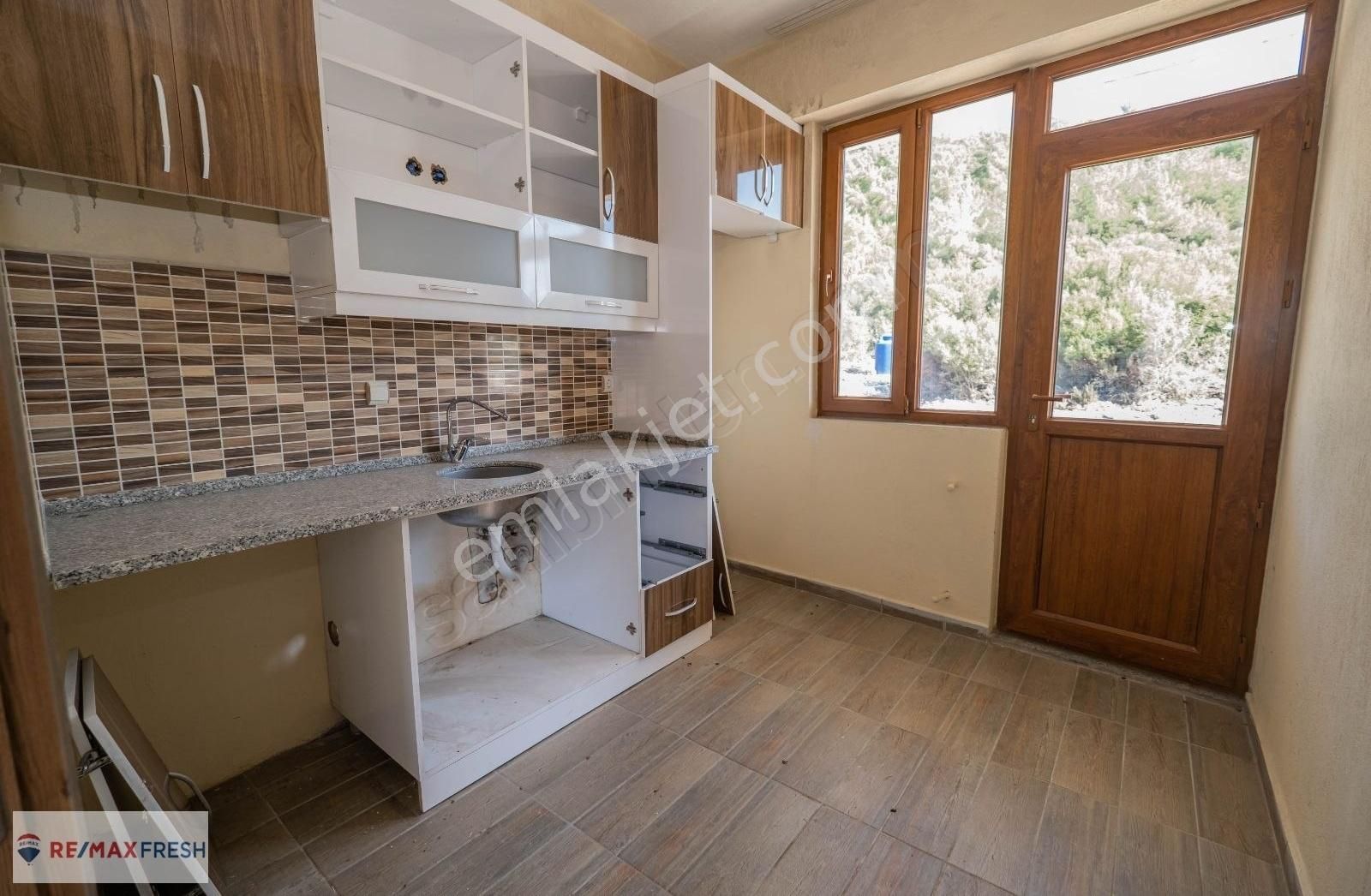 https://imaj.emlakjet.com/listing/13635717/A1323E979827A333B7B4BF0E4D537F4213635717.jpg