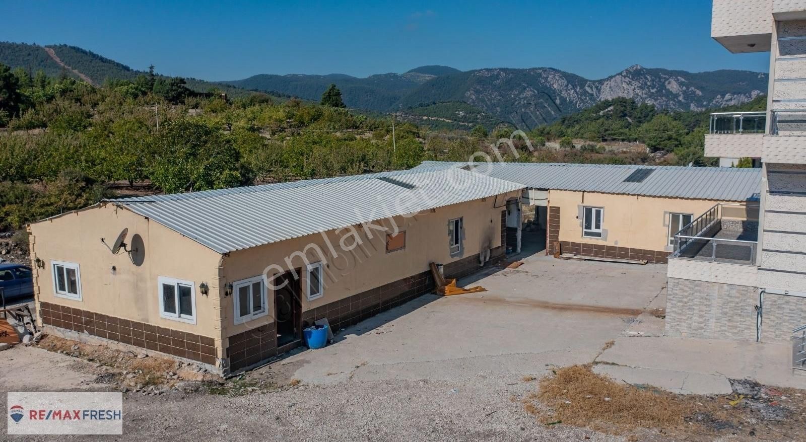 https://imaj.emlakjet.com/listing/13635717/A2C7F9C6E88F83D1A7EDCEC45B6A1D5513635717.jpg