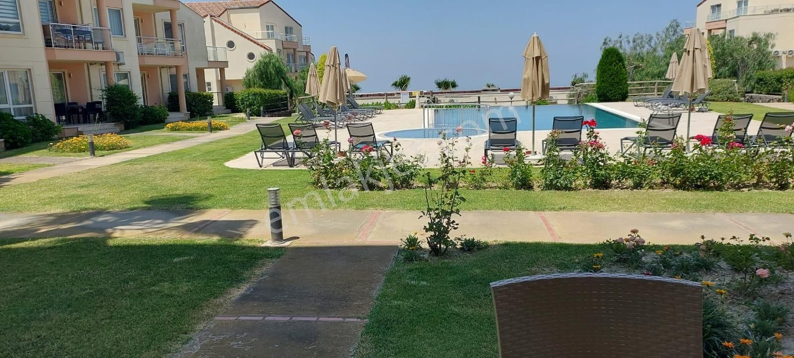 Kuşadası Golf & Spa Resort'ta Havuz Önü Bahçe Katı Eşyalı 2+1