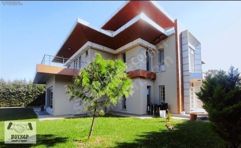 Büyükçekmece Türkoba Satılık Villa büyükcekmece tepekent sitesi çok güzel konumda full bitmiş villa