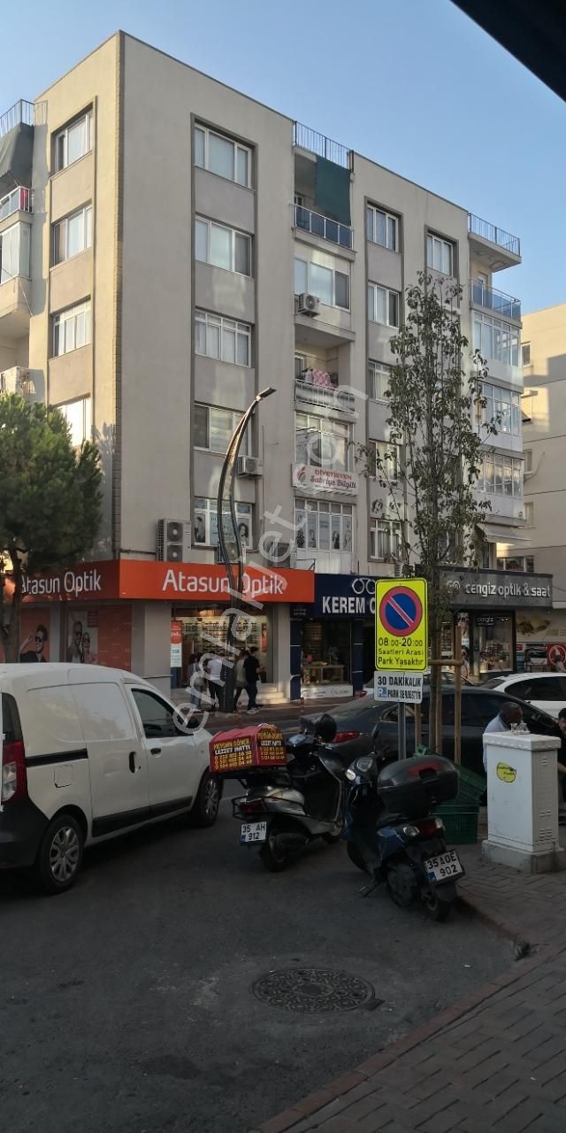 Aliağa Kazım Dirik Satılık Daire ALİAĞA MERKEZDE İSTİKLAL CADDESİ ÜZERİ DÜKKAN ÜSTÜ 2+1