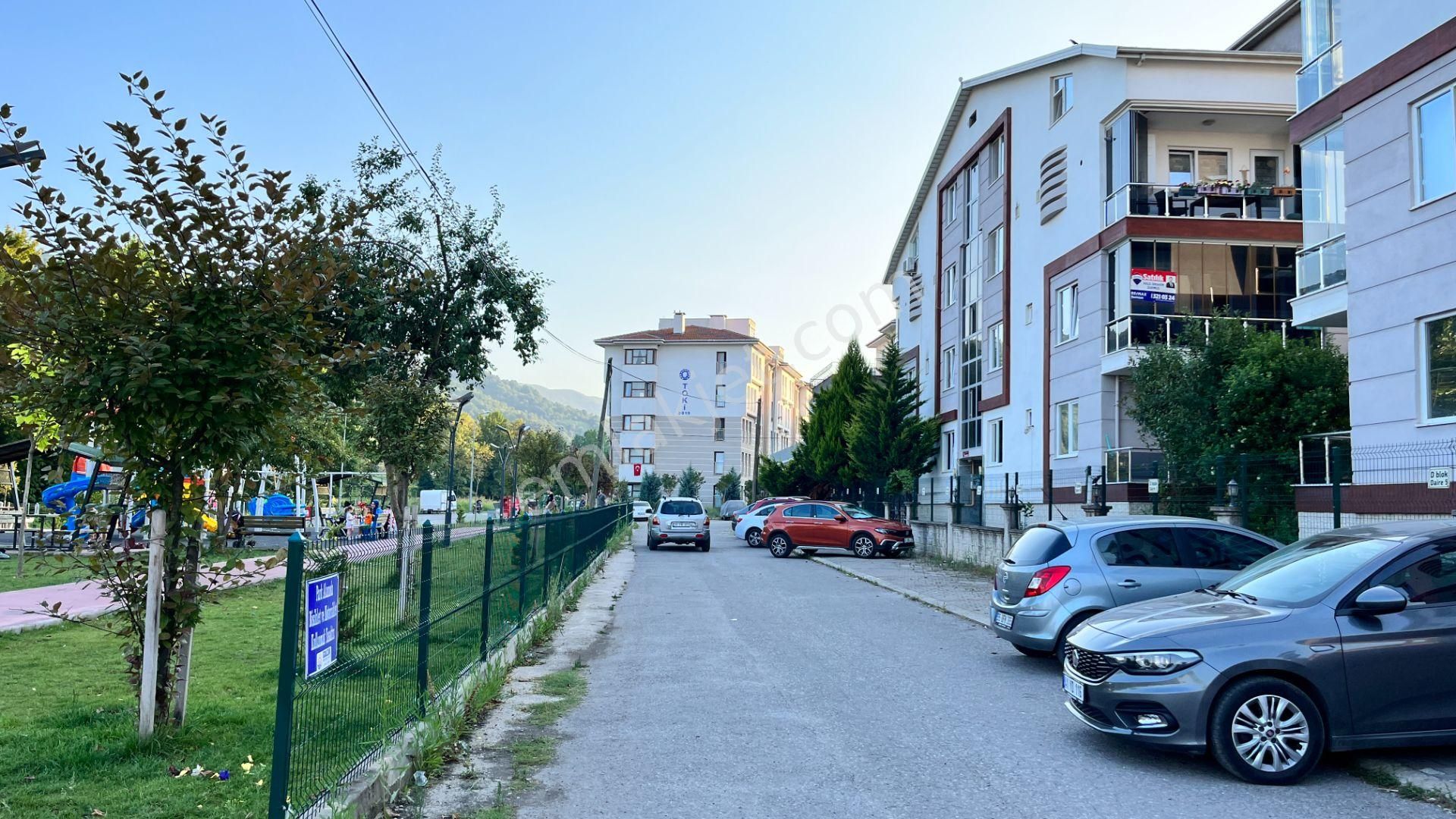 Gölcük Şirinköy Satılık Daire  Şirinköy Mahallesi Yıldızpark Sitesinde Satılık Arakat 3+1 Daire