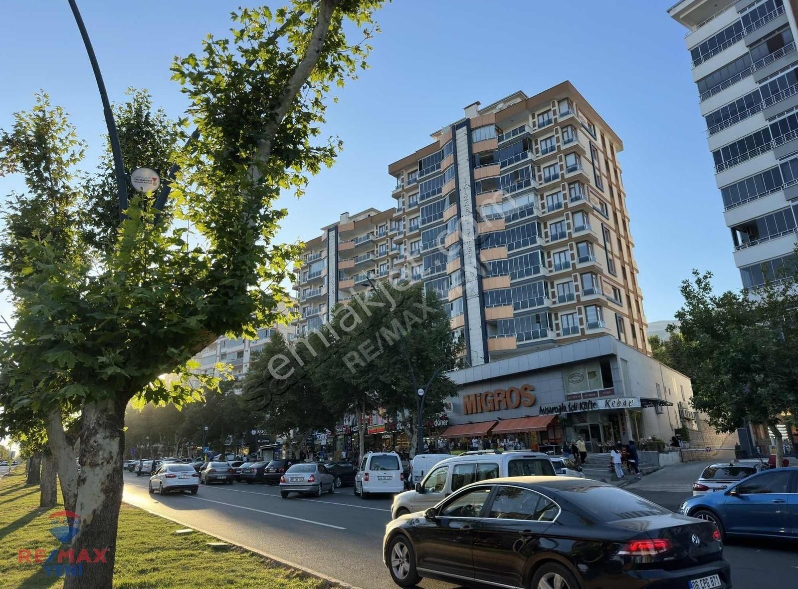 Onikişubat Necip Fazıl Satılık Daire REMAX YENİ'DEN ANA CADDE ÜZERİNDE SATLIK LÜKS 4+1