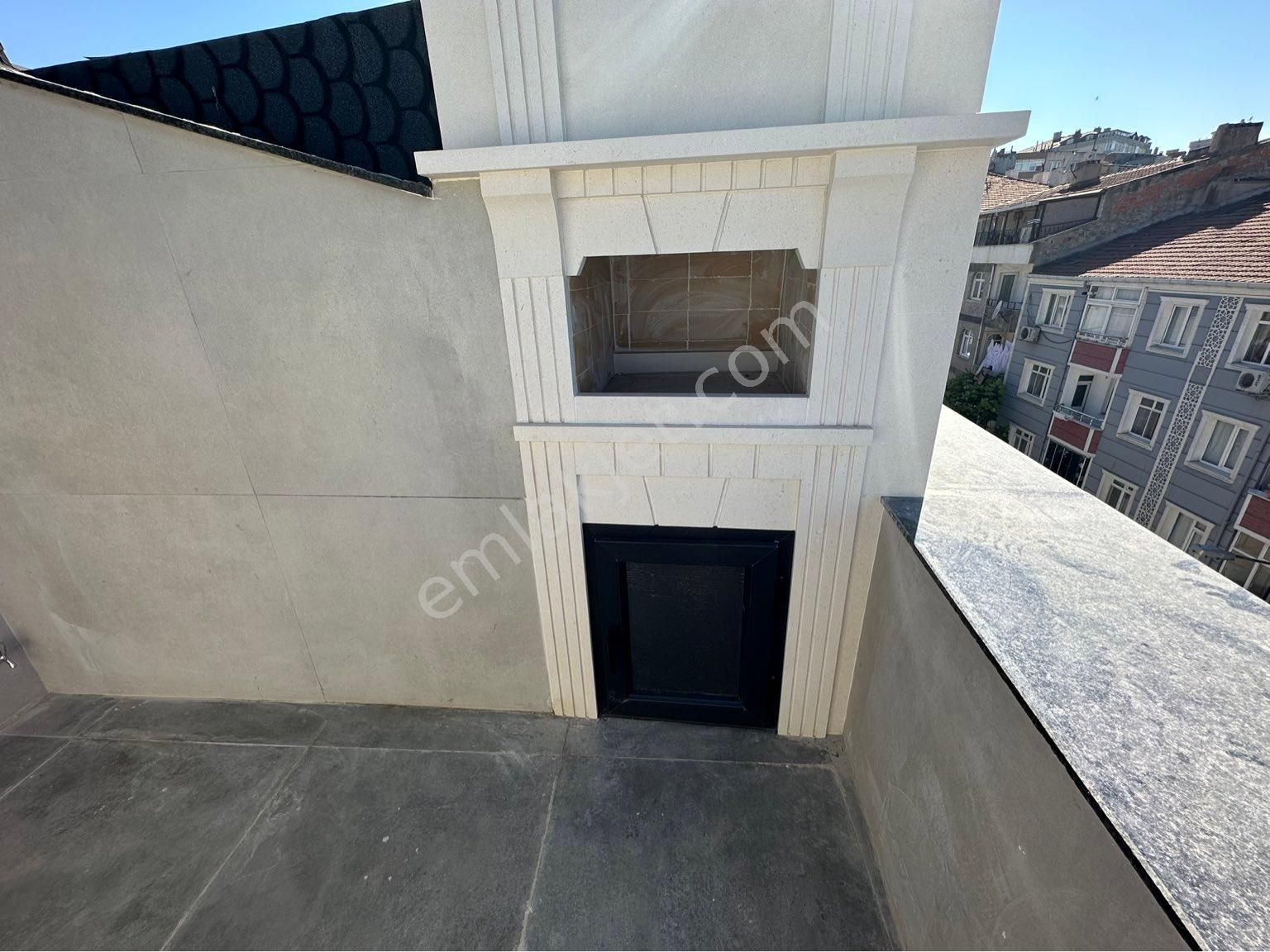 https://imaj.emlakjet.com/listing/13686432/09889C8535C3CAF3AE102F660AB231A913686432.jpg