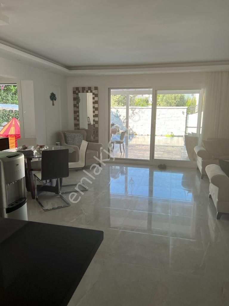 Boyalık Merkez Caddeplus Ayayorgi Yıllık Kiralık Bahçe Havuz 4+1 - Görsel 15