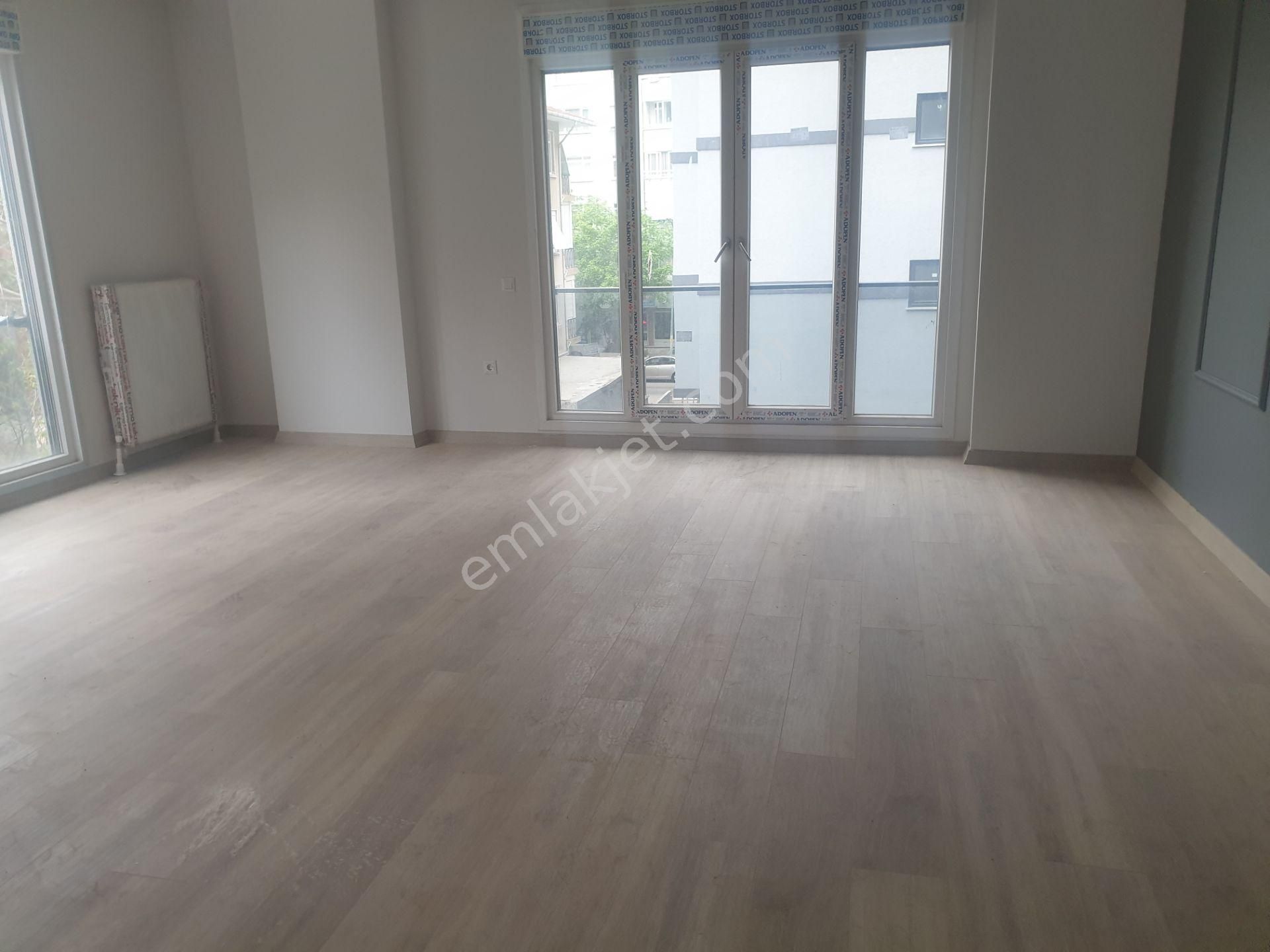 Kadıköy Erenköy Satılık Daire  KADIKÖY ERENKÖYDE MARMARAYA 100 METRE 135 M2 3+1 ARA KAT DAİRE