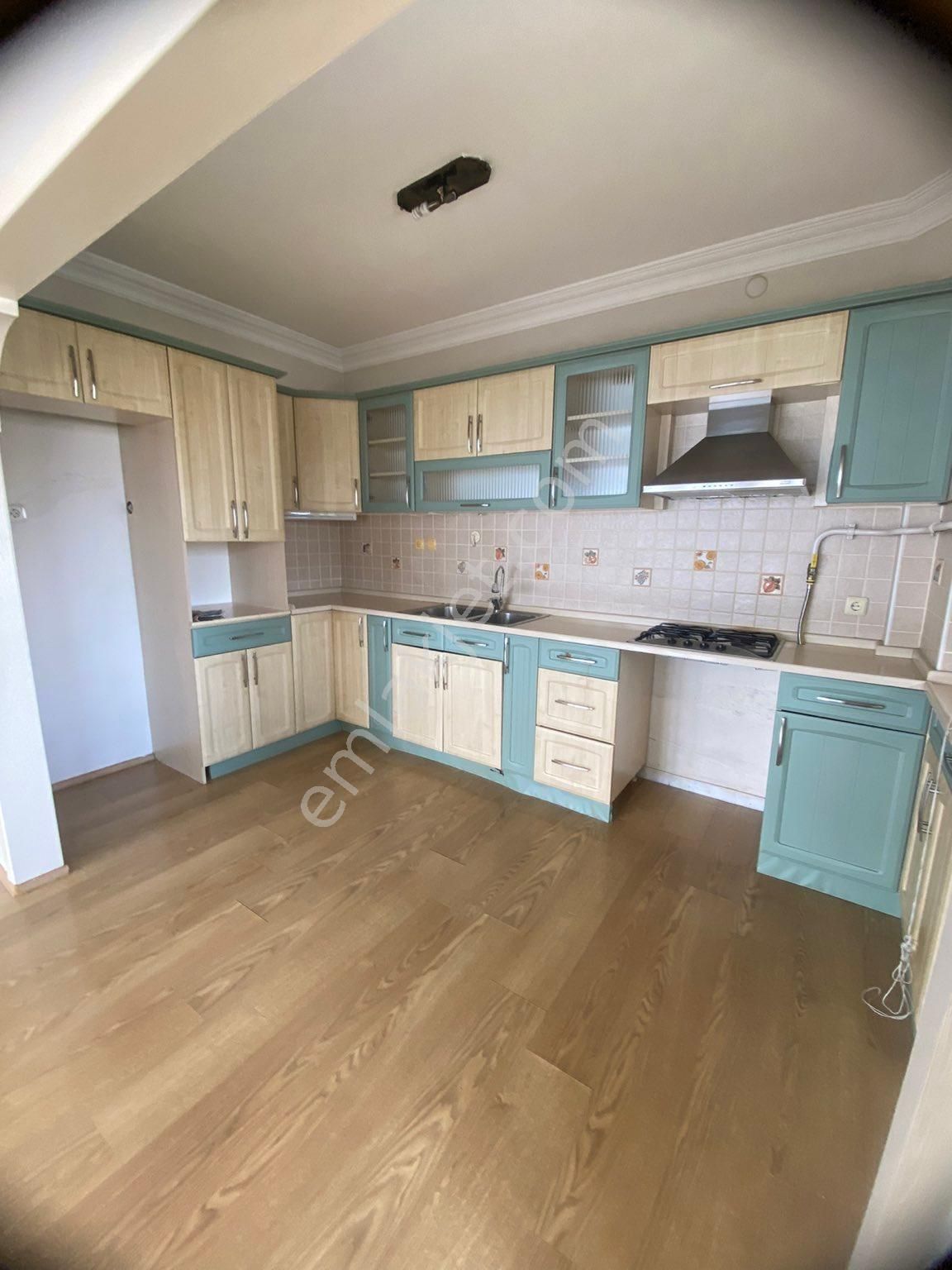 Saim Gencay Gayrimenkulden Gemlik Cumhuriyet Mh. Deniz Manzaralı Kiralık Daire