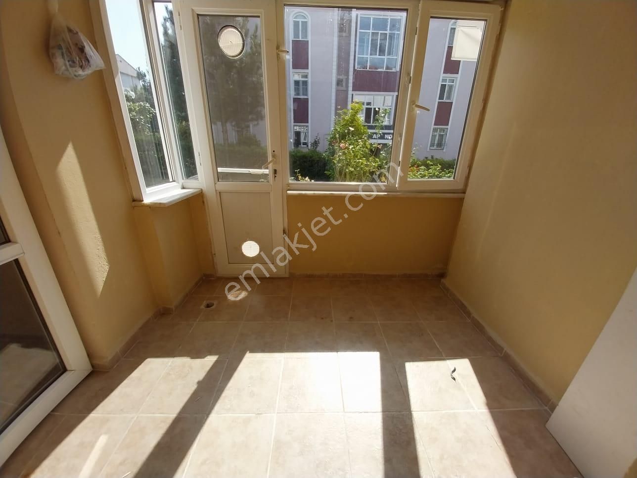 https://imaj.emlakjet.com/listing/13712511/BE87CD31352C71B6CA8C5023D75AC4B713712511.jpeg