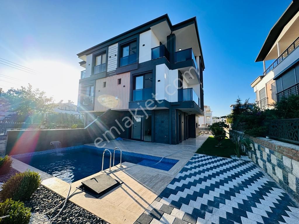 Didim Çamlık Satılık Villa  Didim Çamlıkta Satılık Denize Yakın 4+1 Havuzlu-Otoparklı Lüx Villa