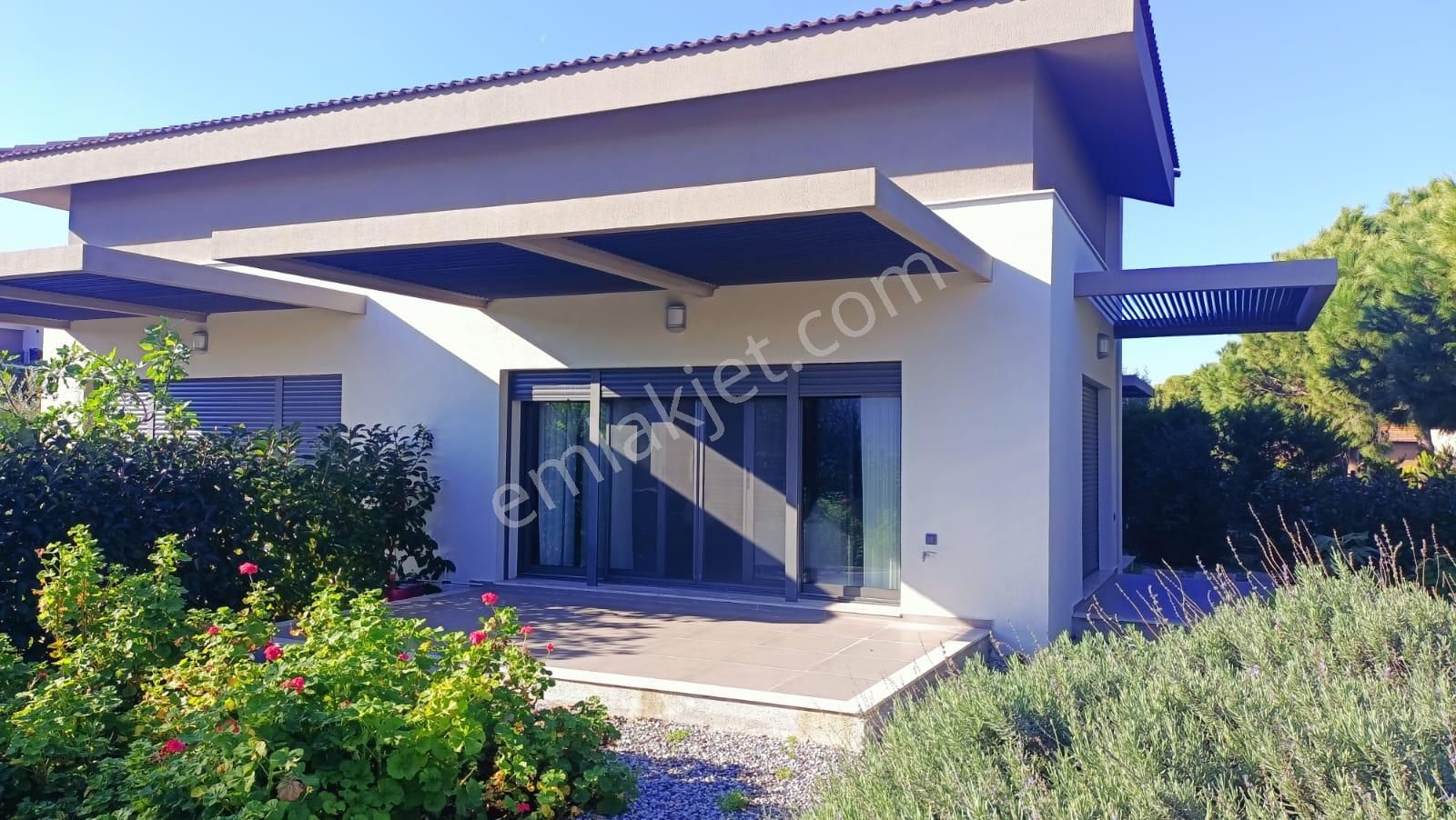 Alaçatı Gayrimenkulden Dalyan Marina Yakını Sezonluk Kiralık Villa.