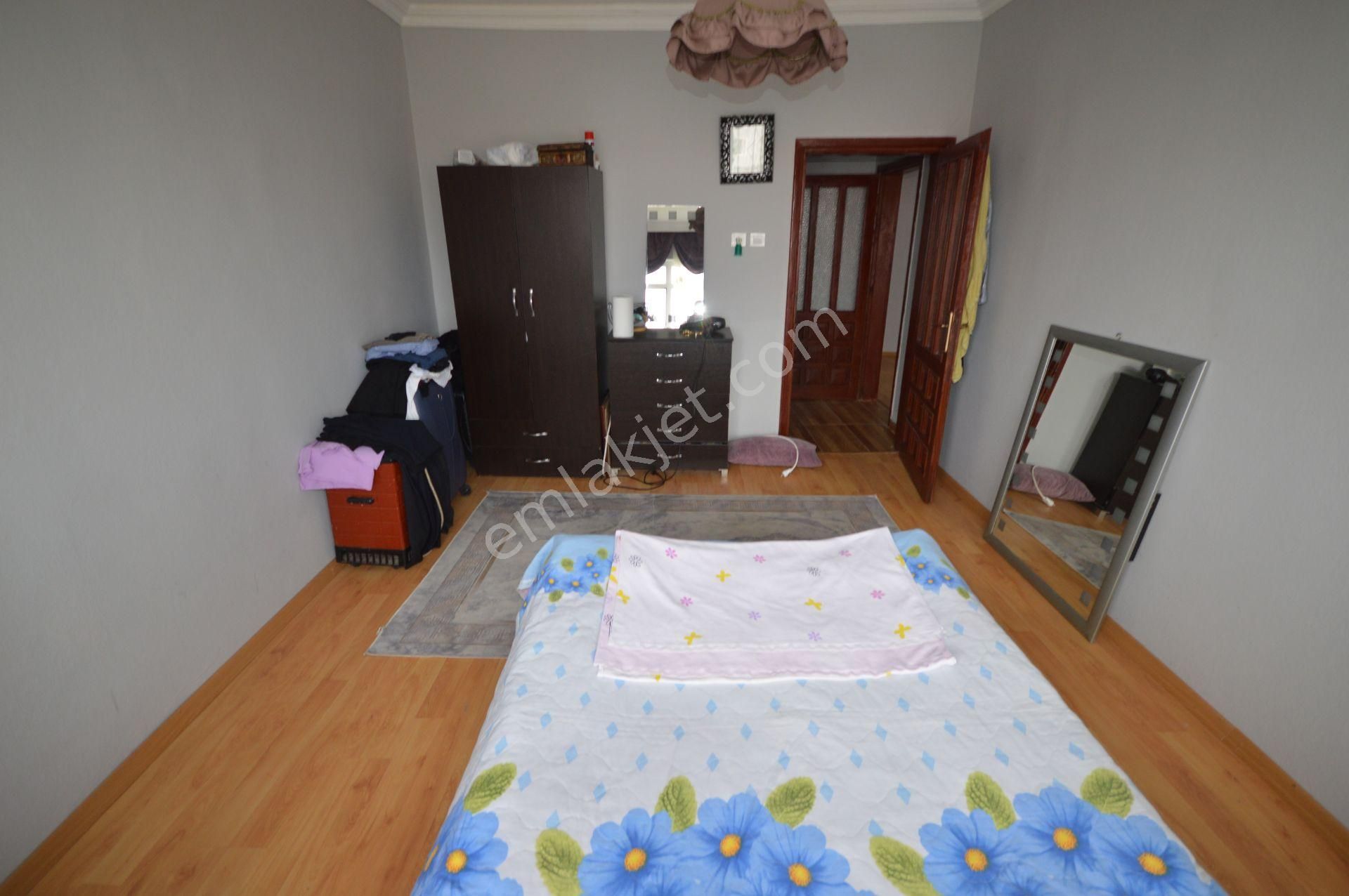 https://imaj.emlakjet.com/listing/13751654/5DA1A09DBF82E4ADD689AC33848E8AA013751654.JPG
