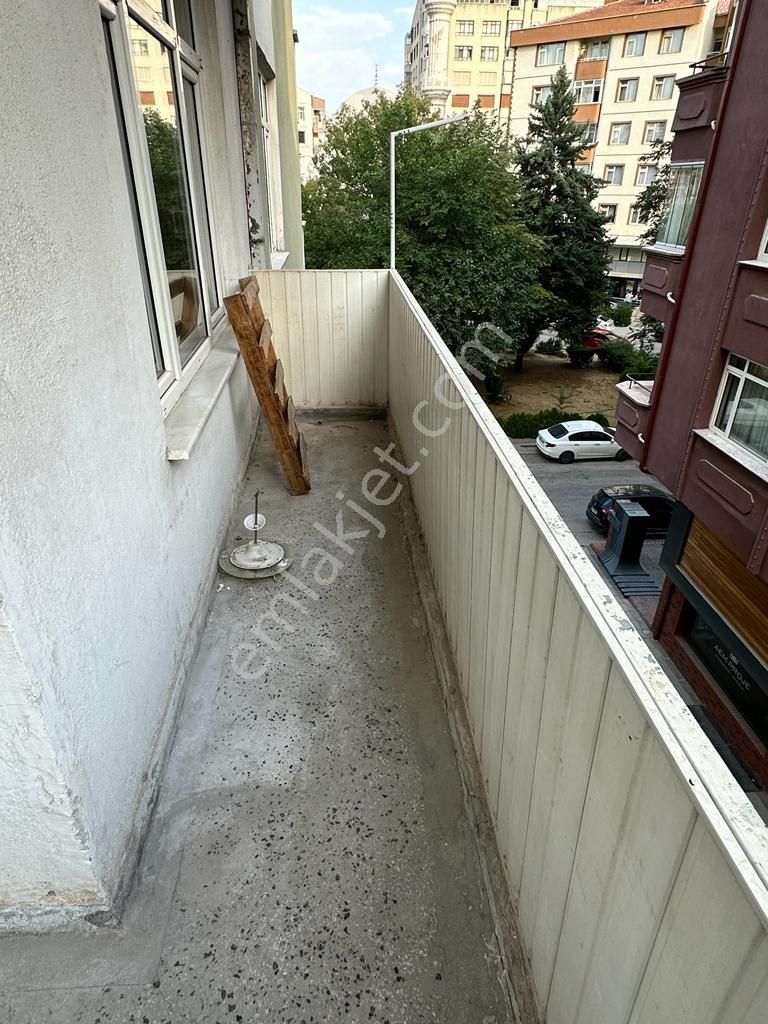https://imaj.emlakjet.com/listing/13760791/6D94B11613E23363D3594393A279538213760791.jpg