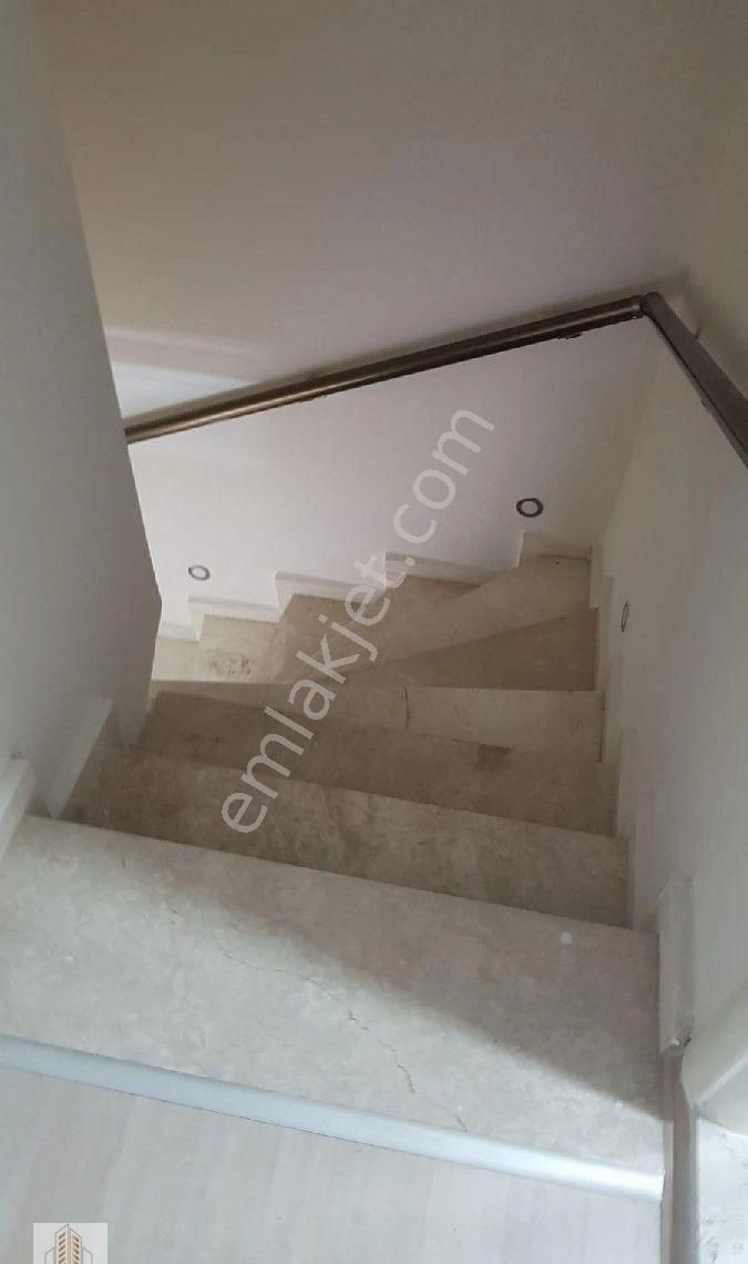 https://imaj.emlakjet.com/listing/13772432/C25034F158381063DF81B2F6991534BE13772432.jpg