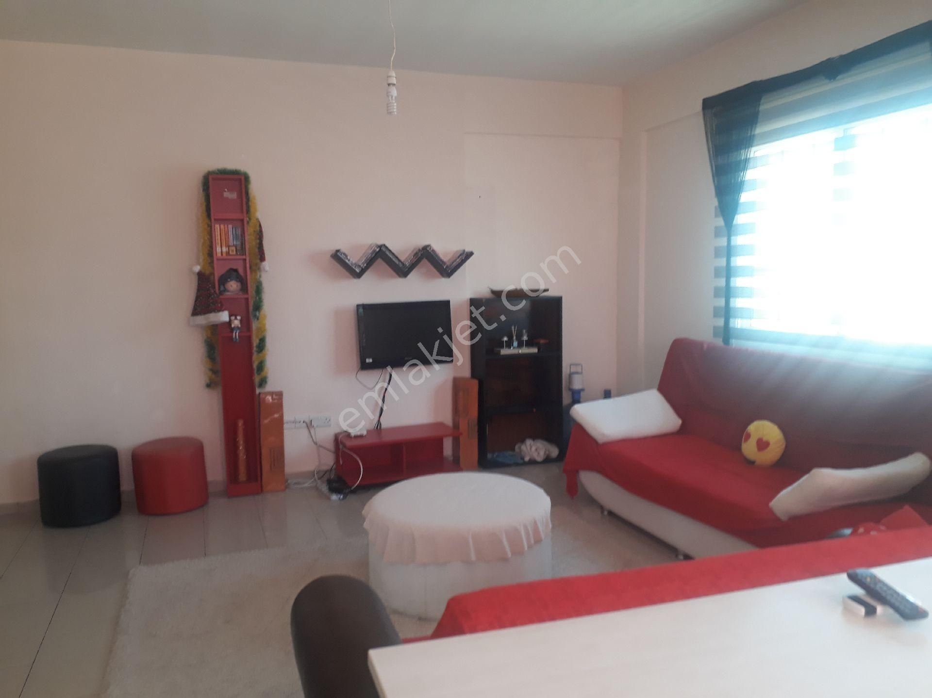 Lefkoşa-gönyeli, Durağa Yakın Kız Öğrenciye Aile Apartmanında 2+1 Komisyonsuz Kiralık Daire