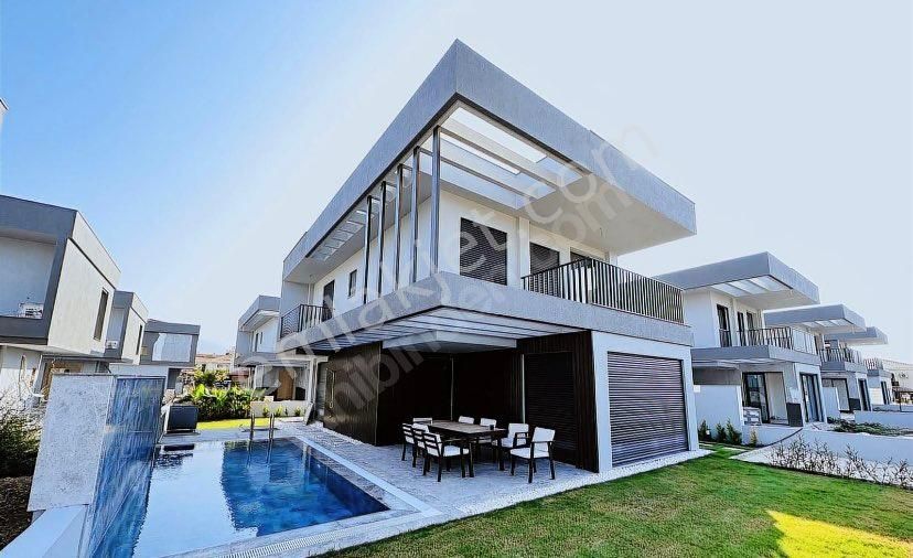 Kuşadası Davutlar Satılık Villa Kuşadası Davutlar Sahilinde Denize Yürüme Mesafesinde 4+1 Müstakil Özel Havuzlu Villa