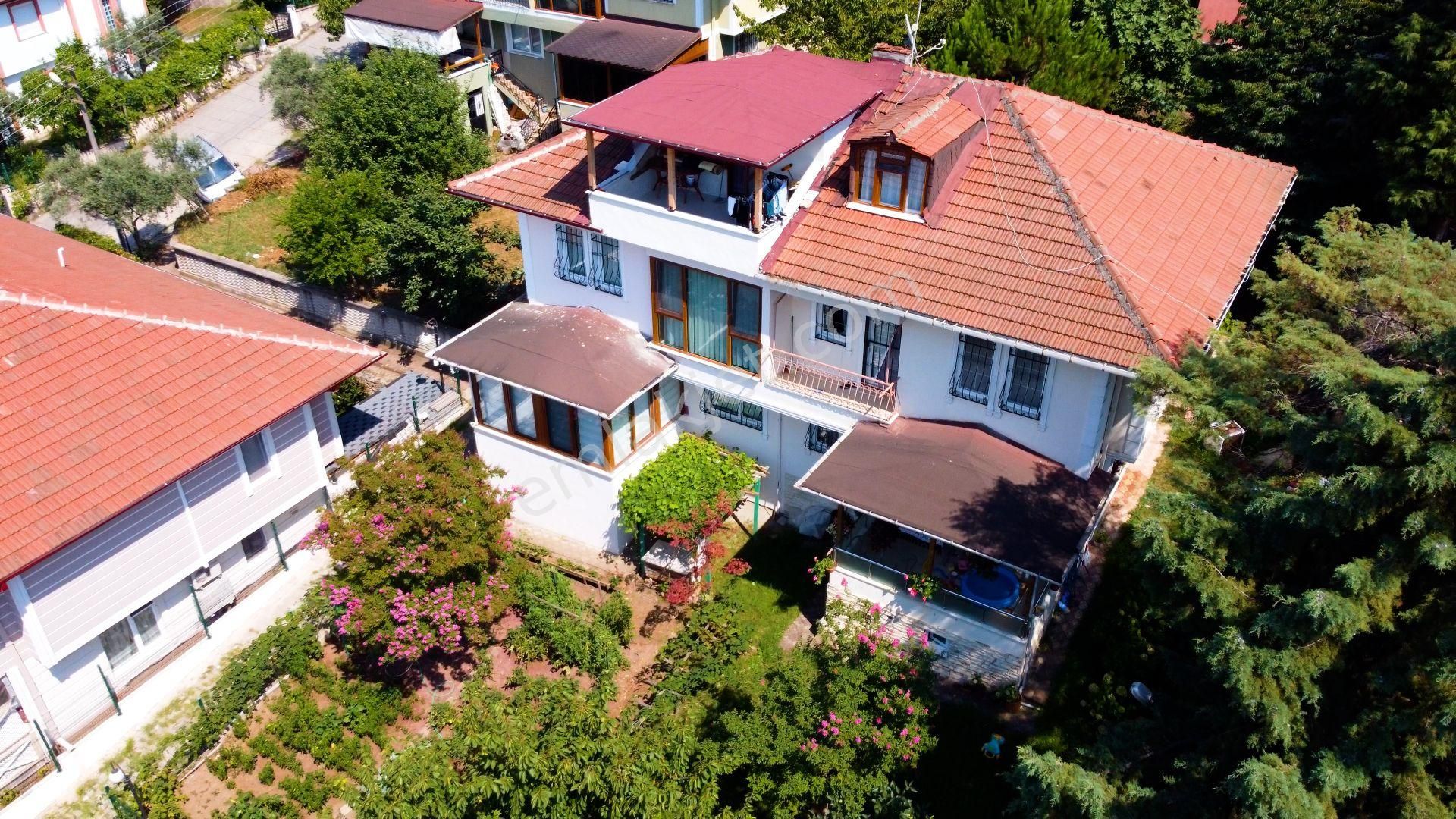 Başiskele Kılıçarslan Satılık Villa  Başiskele Bahçecik'te AKABE Sitesinde Satılık 4+1 Tripleks Villa