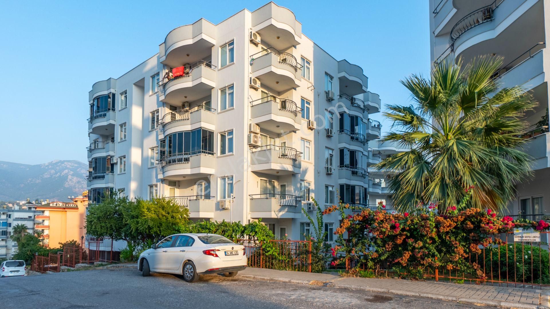 Alanya Tosmur Satılık Daire  TOSMUR MH HAVUZLU SİTEDE DENİZE YAKIN EŞYALI 1+1 SATILIK DAİRE