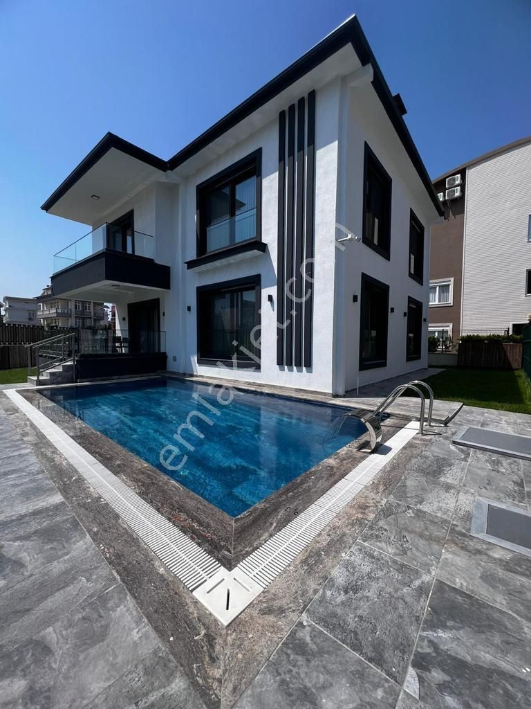 Serik Belek Satılık Villa  ANTALYA BELEK'TE 3+2 385M2 ÖZEL HAVUZLU SATILIK DUBLEKS VİLLA