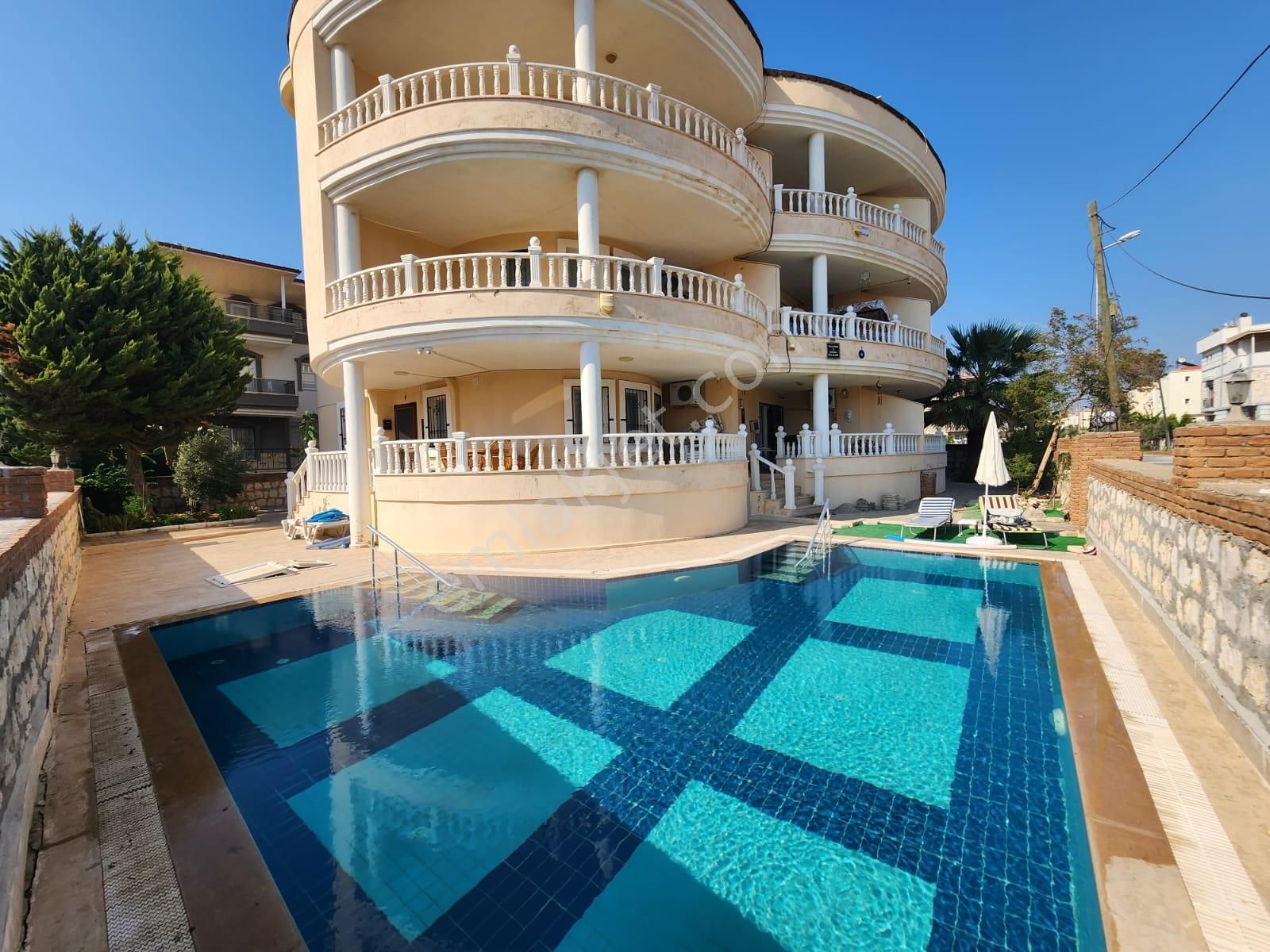 Didim Efeler Satılık Villa Didim Çarşı Merkeze Yakın Eşyalı Havuzlu 4+1 Lüks Villa ( Ek :882 )