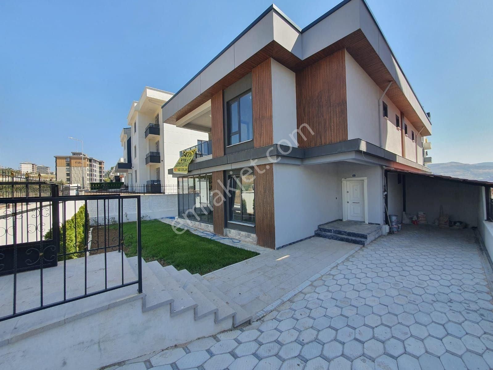Tokat Merkez Güneşli Satılık Villa VADİ EMLAK' TAN GÜNEŞLİ MAHALLESİNDE 5+1 SATILIK LÜKS VİİLA