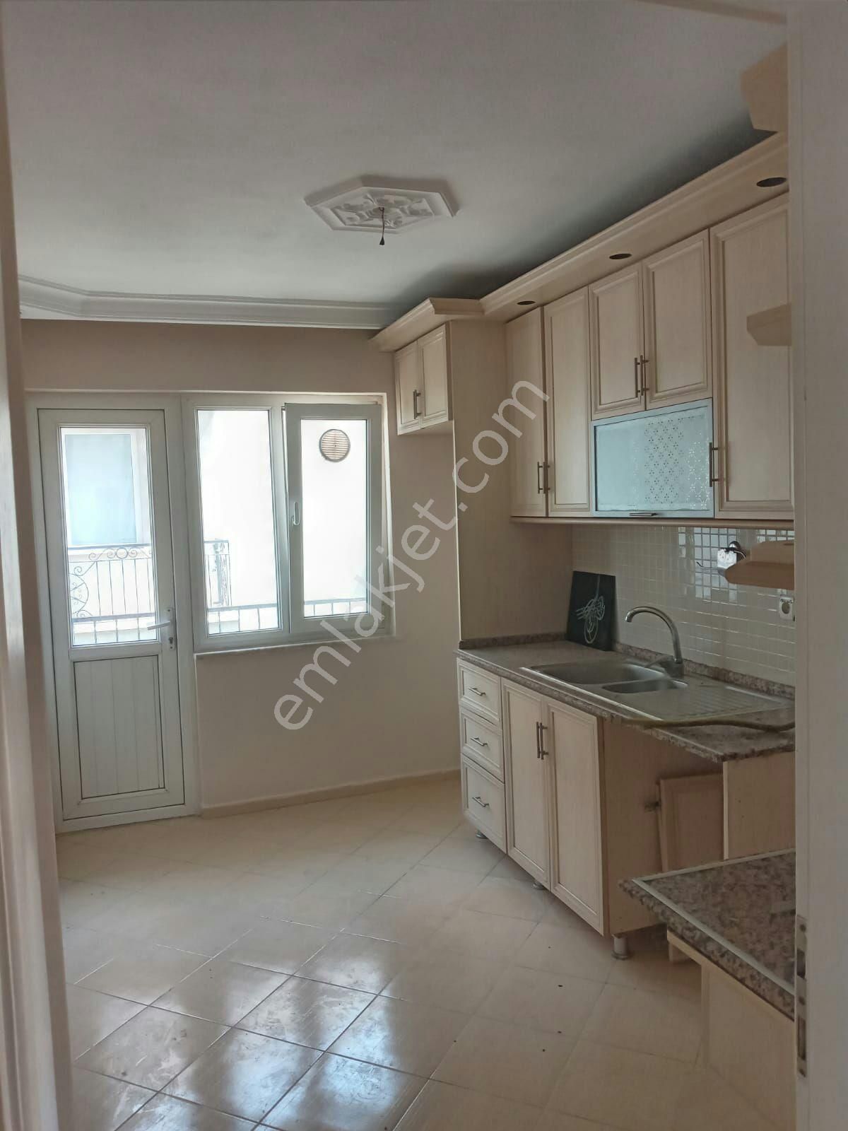 Akhisar Efendi Kiralık Daire Kiralık Aysu Konut Emlak Tan Doğalgaz Lı 2+1 Arakat 3. Kat