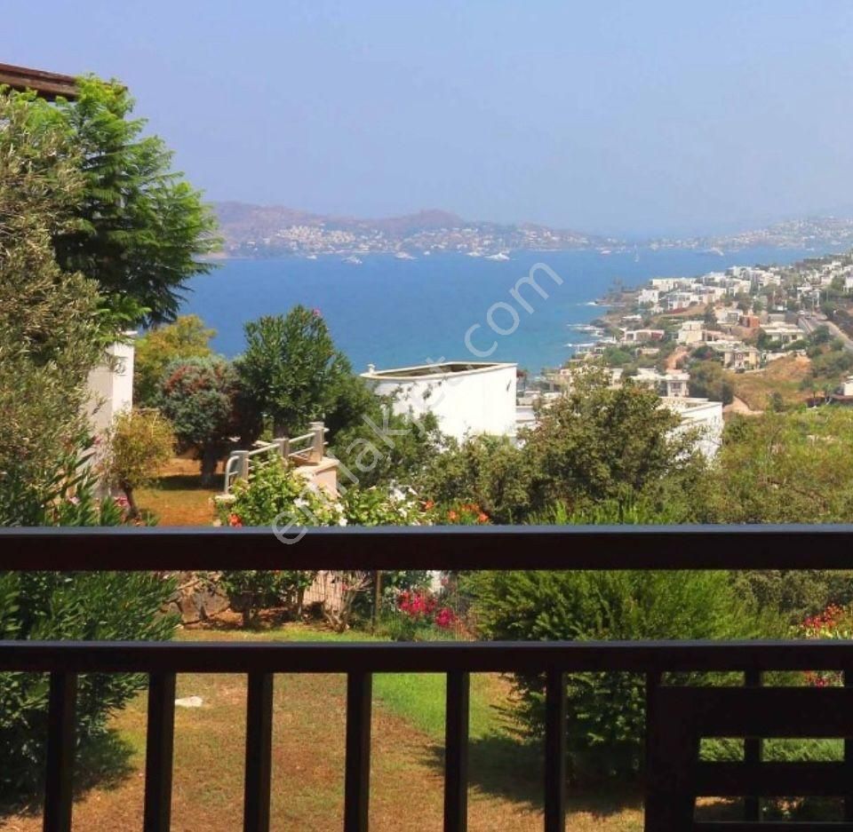 Bodrum Geriş Satılık Villa  Yalıkavak Mesa Evlerinde, Özel Plajlı, Manzaralı Dubleks