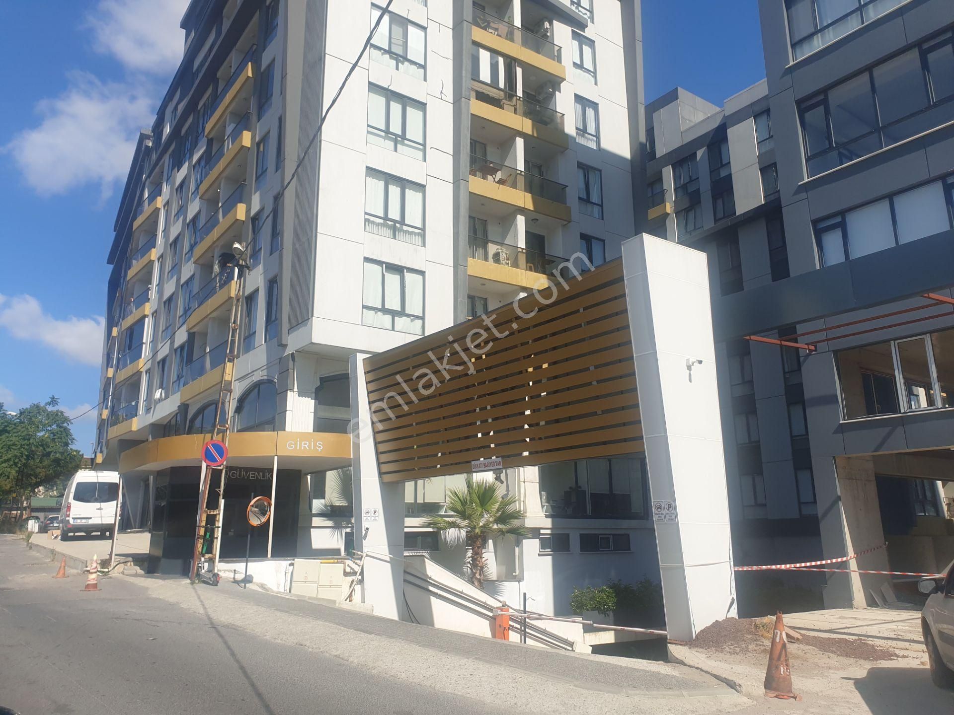 Ataşehir Esatpaşa Satılık Residence  ATAŞEHİR MARMARAMS SİTEDE GÜVENLİKLİ HAVUZLU SATILIK 2+1 ARAKAT