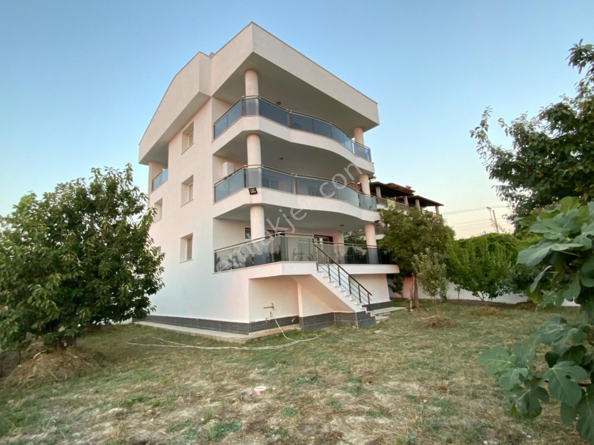 Beyaz Ev Kuşadası Yaylaköy