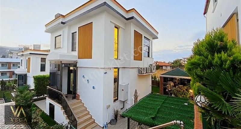 Yunusemre Keçili Köy Satılık Villa VEGA GAYRİMENKULDEN KEÇİLİKÖY VİLLALAR BÖLGESİNDE 4+1TEKLİ VİLLA