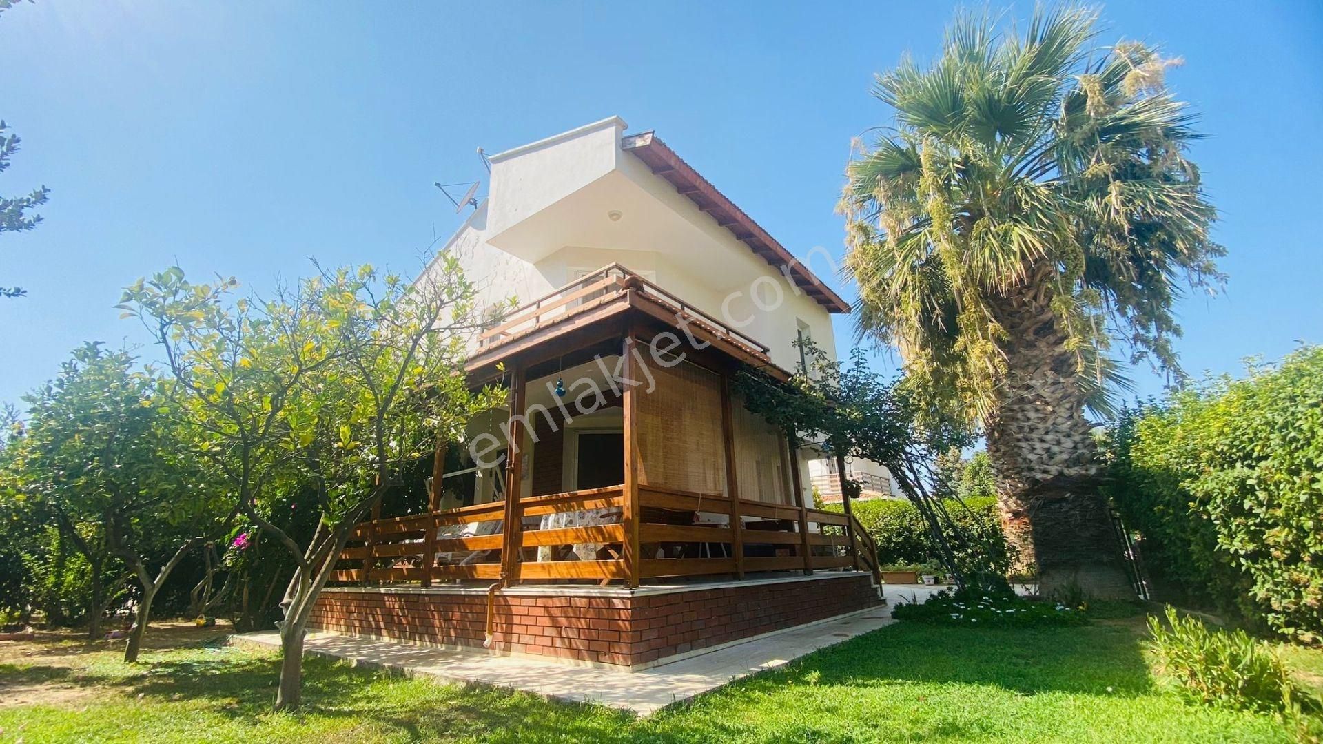 Karaburun Küçükbahçe Satılık Villa KARABURUN MERCANKOY SİTESİNDE ÖZEL PLAJLI EŞYALI SATILIK VİLLA