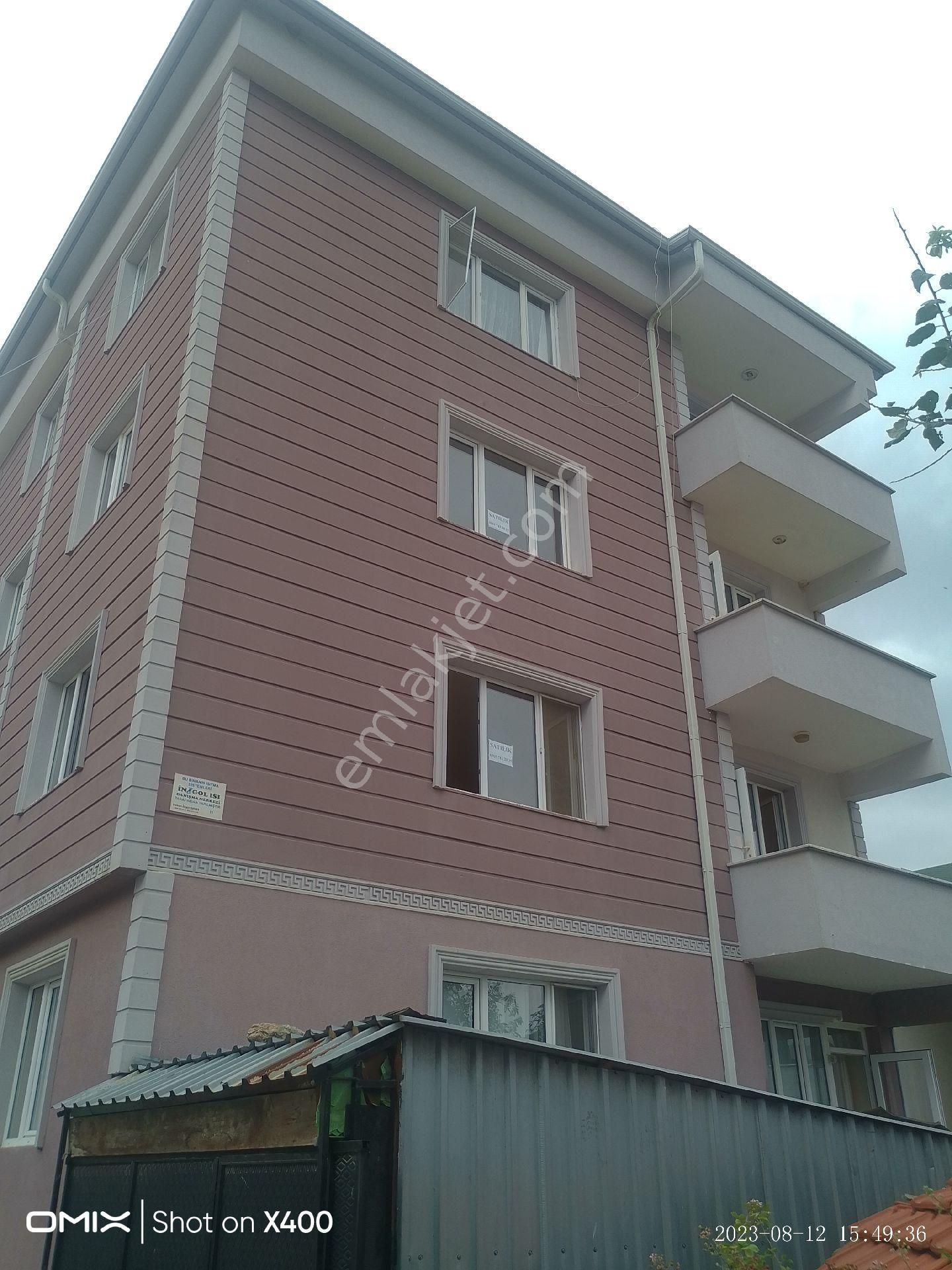 İnegöl Yeniceköy Satılık Daire Yeniceköy Okullar Caddesinde 3+1 Aile Apartmanında Satılık Ara Kat Daire