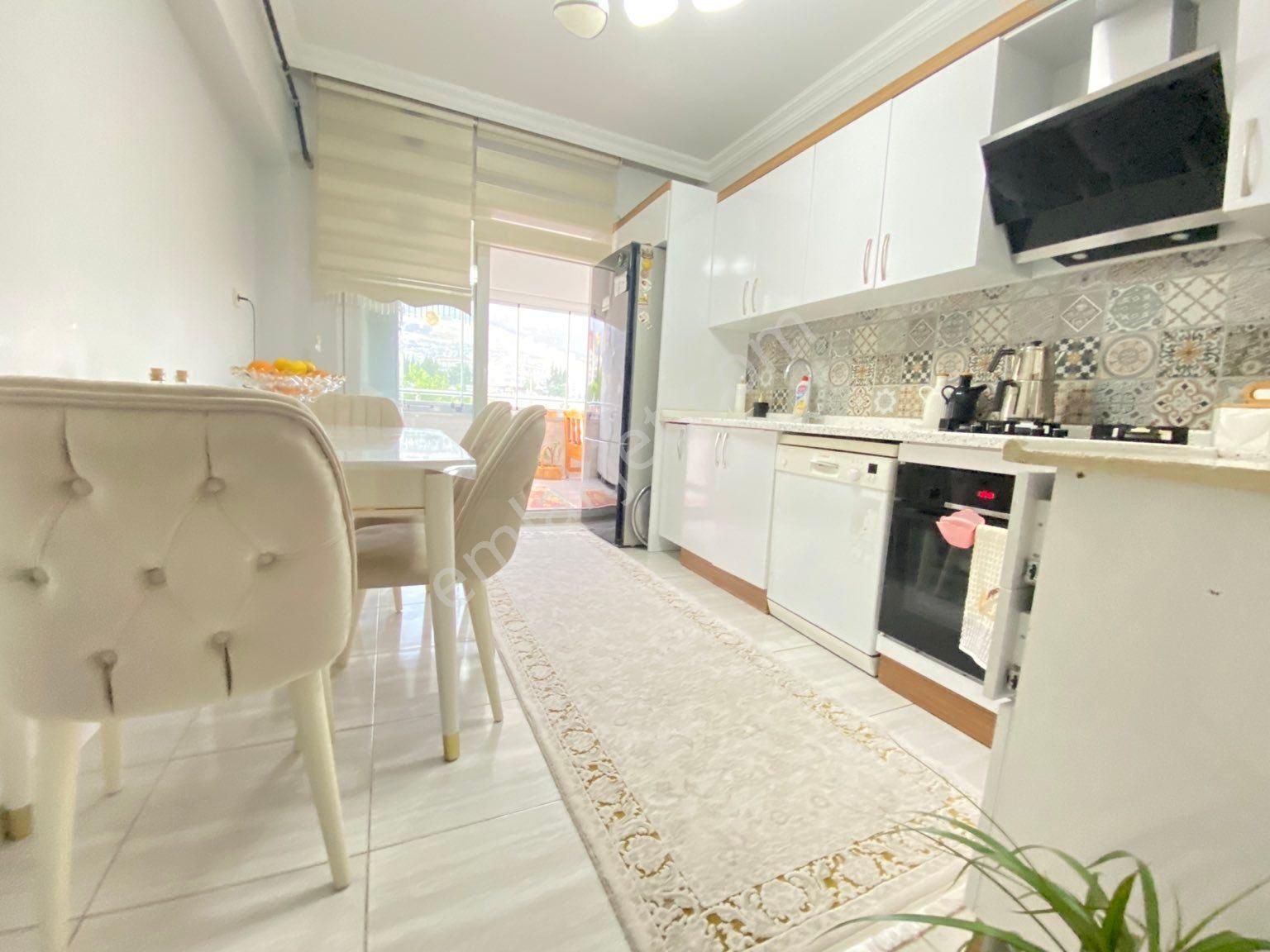 Onikişubat Karamanlı Satılık Daire 4+1 SATILIK DAİRE TAKAS YAPILIR